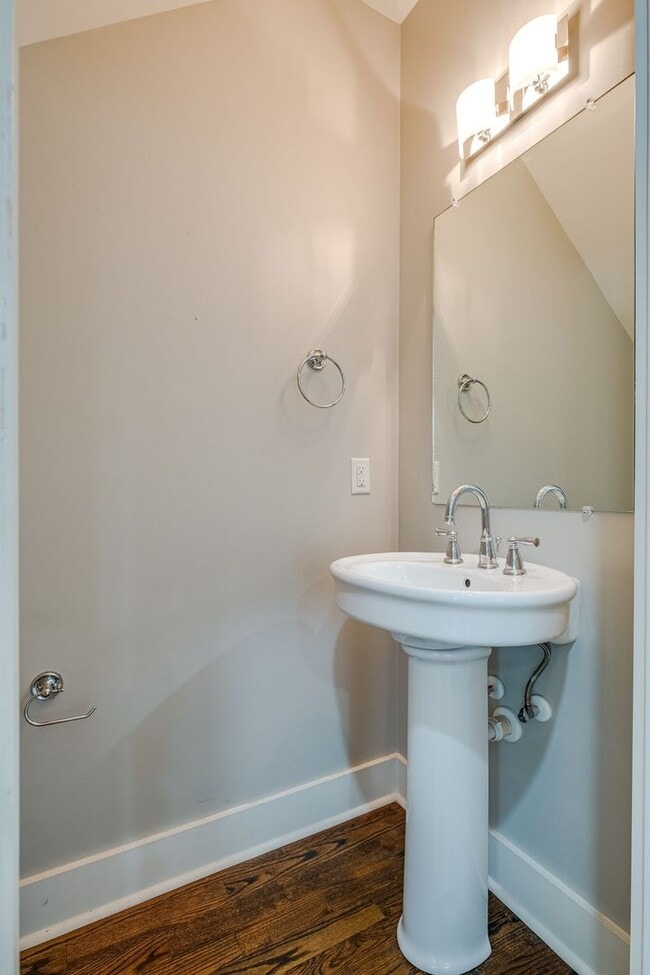 Building Photo - Beautiful build in Cleveland Park (Downtown Nashville)