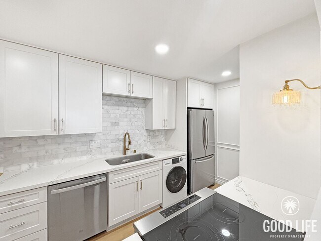 Building Photo - Elegant 2BD/1BA Condo in El Cajon with Walk-In Closet, Covered Patio & Pool