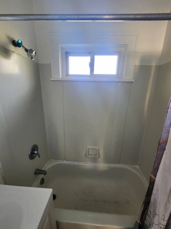 Building Photo - 13617 Glenside Rd