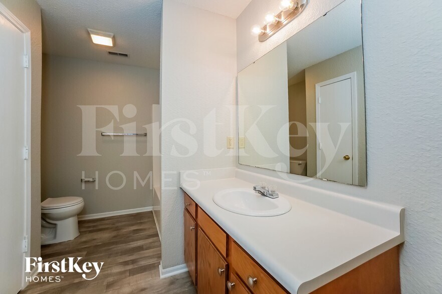 Building Photo - 1435 Blue Brook Way