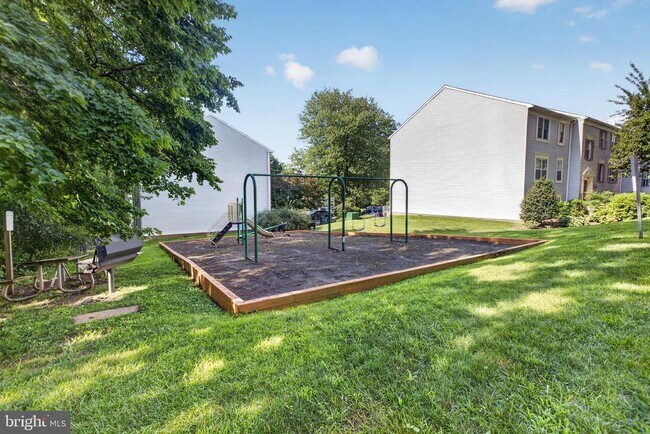 Building Photo - 7742 New Providence Dr