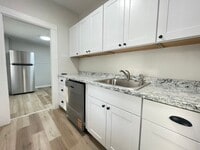 Building Photo - 16 Avon St