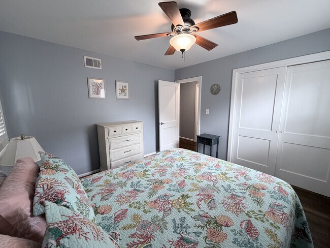 Building Photo - 1366 Baychester Ave