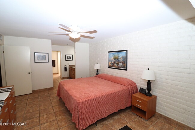 Building Photo - 5602 N Camino Del Sol