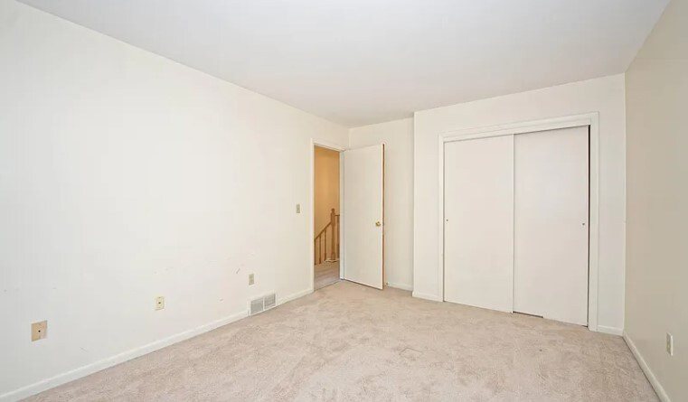 Building Photo - 69 Brenden Ct