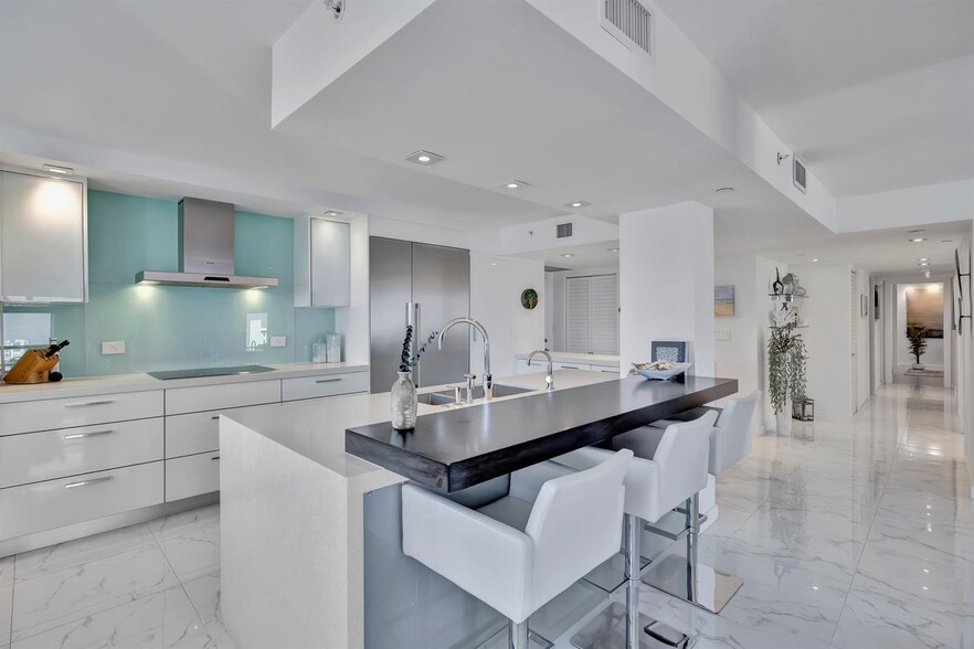 Building Photo - 1201 S Ocean Dr