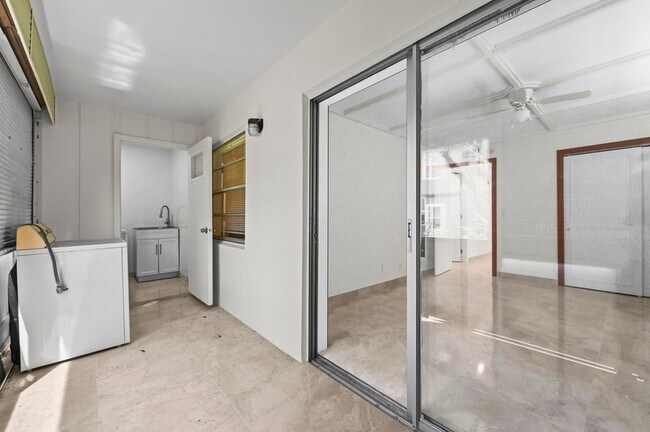 Building Photo - 551 Normandy Ln