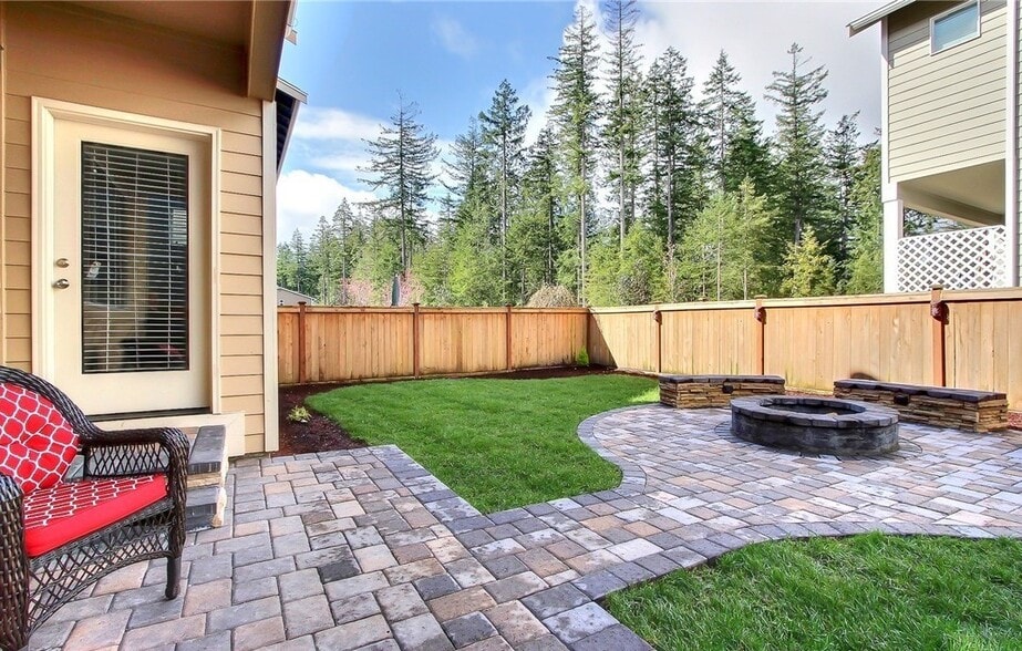 Backyard patio with firepit - 8840 Jayden Dr NE