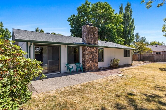 Building Photo - Ideally Located Close to It All — A Cozy Cul-de-Sac Home with Fireplace, Modern Updates & a Fence...