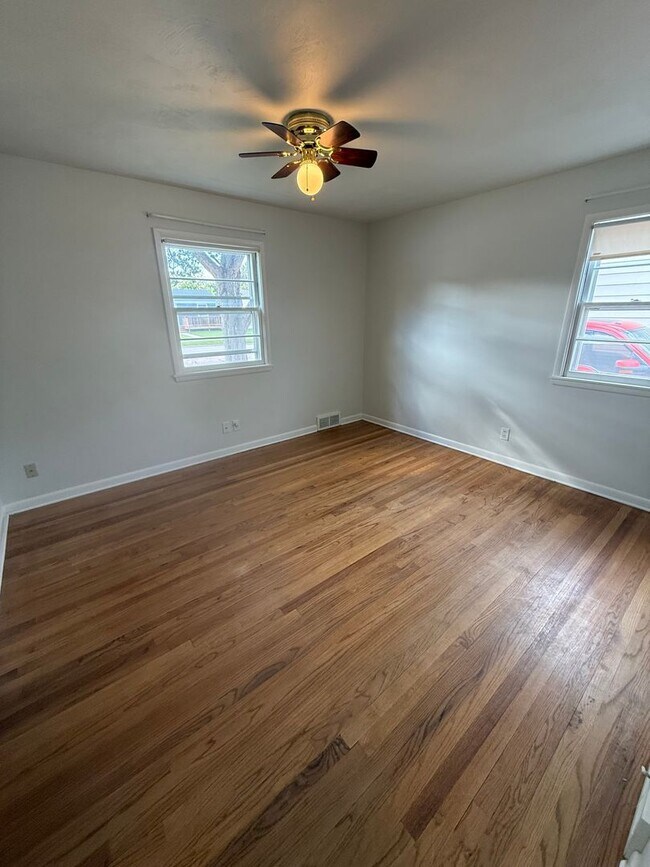 Building Photo - West Side 3 bedroom, 2 bathroom home for rent