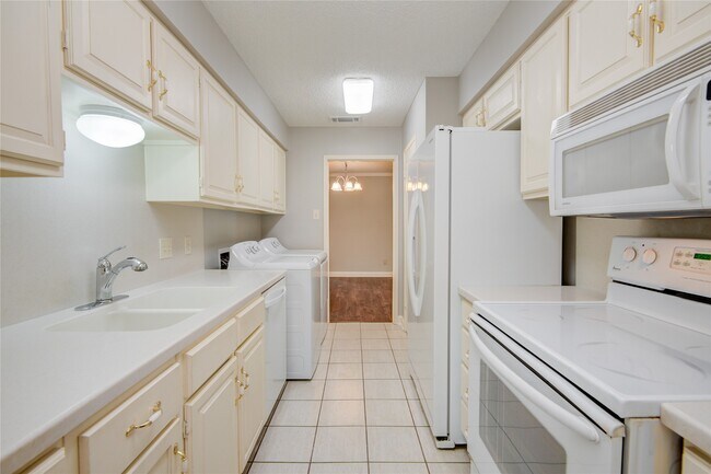 Building Photo - 14529 Misty Meadow Ln