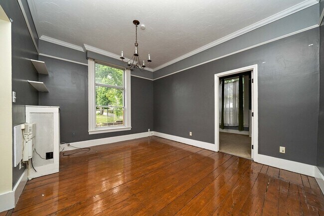 Building Photo - 391 Elm St