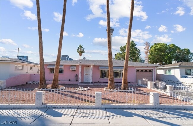 Building Photo - 2112 S Van Patten Pl