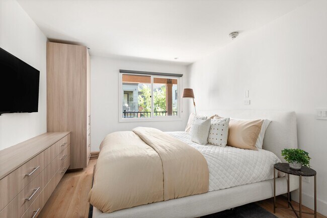 Building Photo - 600 E Main St