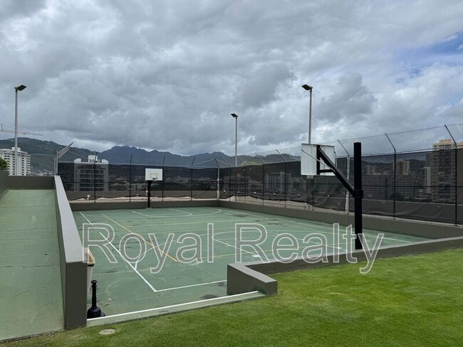 Building Photo - 2333 Kapiolani Blvd