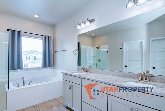 Building Photo - 4693 Daisy Ln