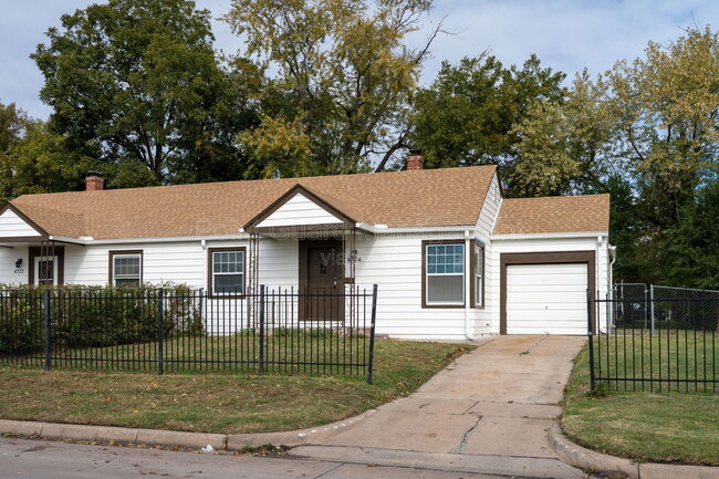 Building Photo - 4722 E Elm St