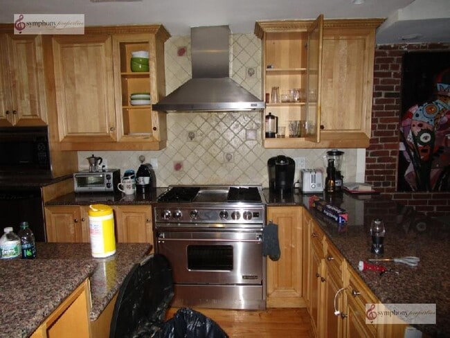 Building Photo - 9 Symphony Rd