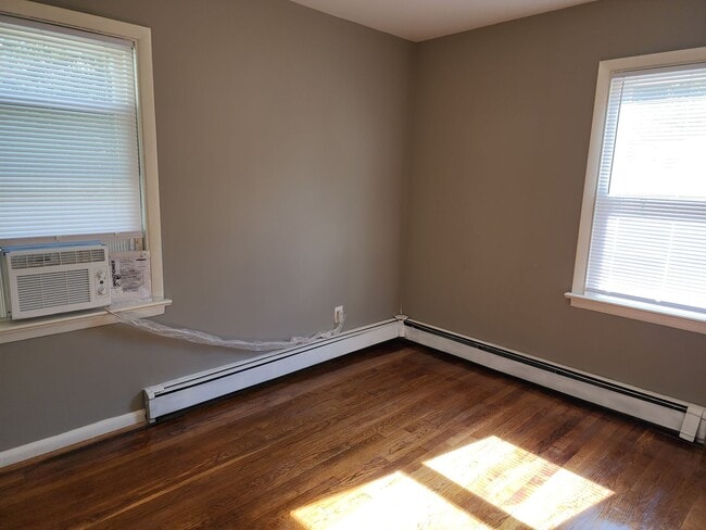 Building Photo - 3 Bedroom 1 Bath Rancher in Henrico!