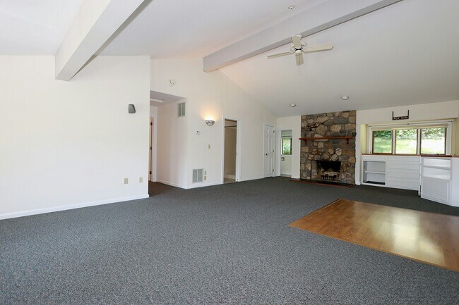 Building Photo - 36-40 Fox Run Rd
