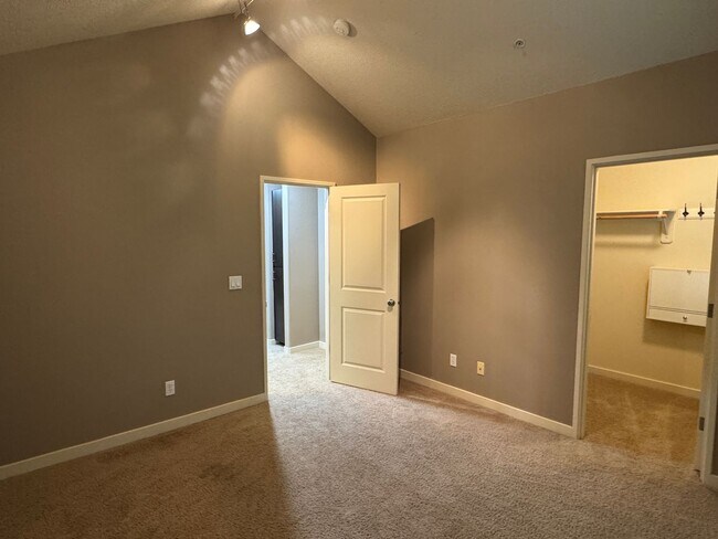 Building Photo - Beautiful 2br/2.5ba Townhome in Arbor Parc...
