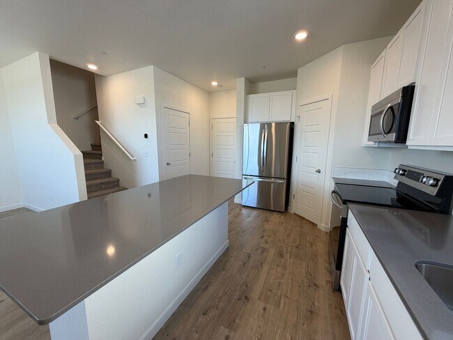 Building Photo - 3932 Pinnacles Ct