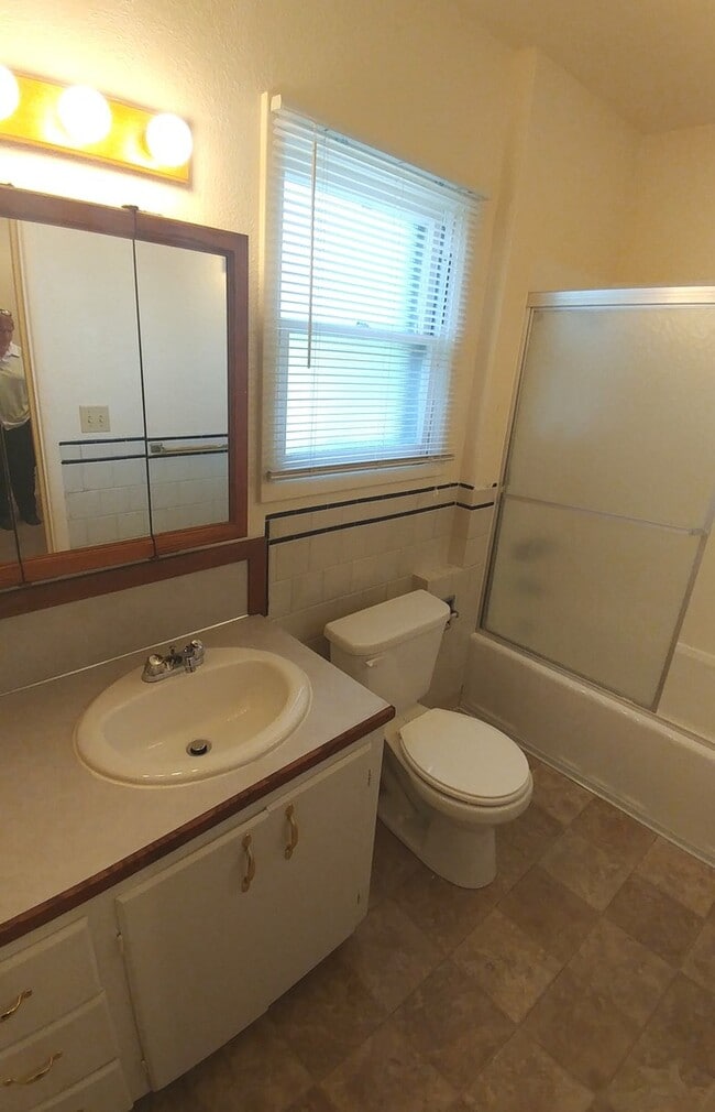 Building Photo - Comfortable 3/Bed-2 Bath Home with a Deck and Fenced Backyard