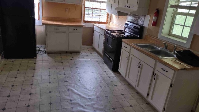 Building Photo - 605 Dixon Springs Hwy