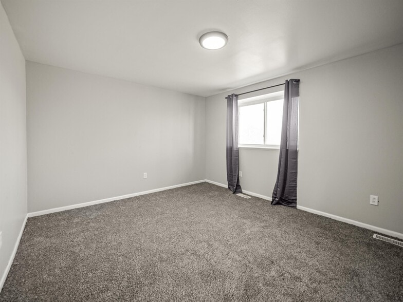 Building Photo - Truman Estates