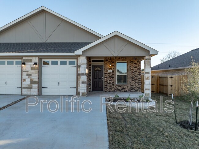 Building Photo - 5200 Rose Gdn Lp