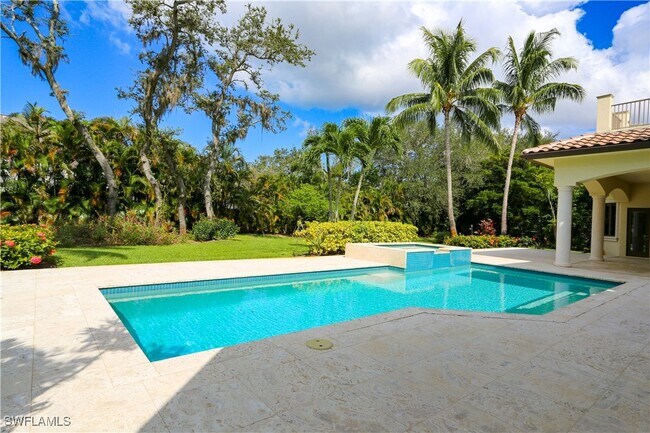 Building Photo - 823 Cassena Rd