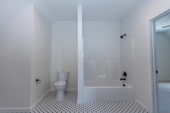 Building Photo - Executive Property located in Republic with a "furnished option" Don't miss this showstopper!!