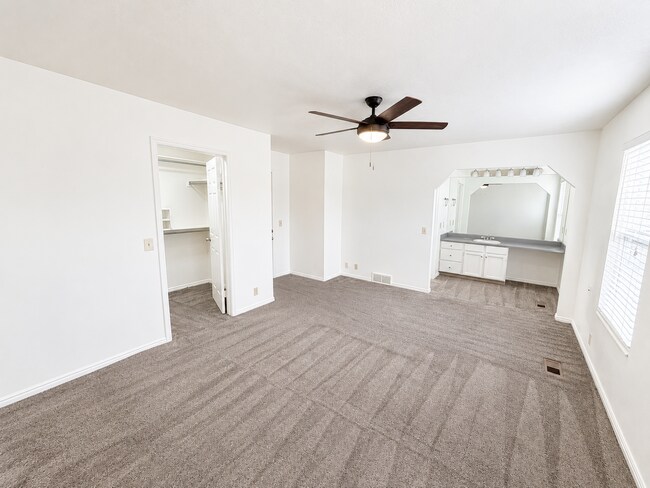 Building Photo - Spacious 5-Bedroom Sandy Home with Large Fenced Yard