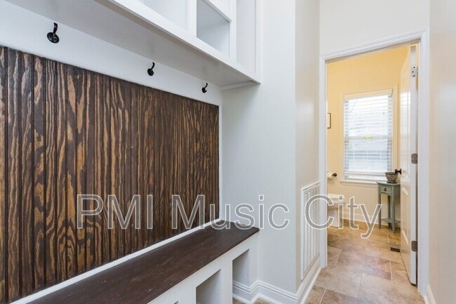 Building Photo - 2016 14th Ave N