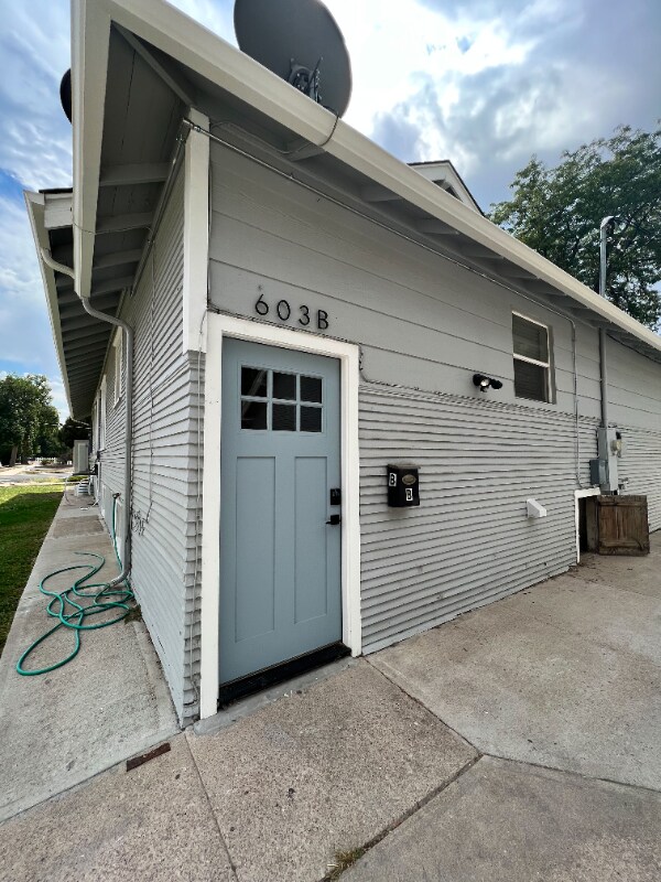 Building Photo - 603 18th St