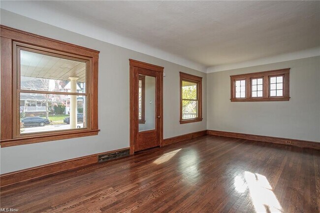 Building Photo - 1206 Edwards Ave