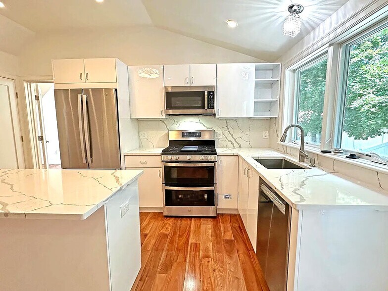 Building Photo - 32 Salisbury Rd