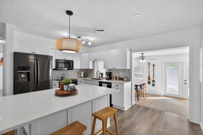 Building Photo - 110 NE 30th St