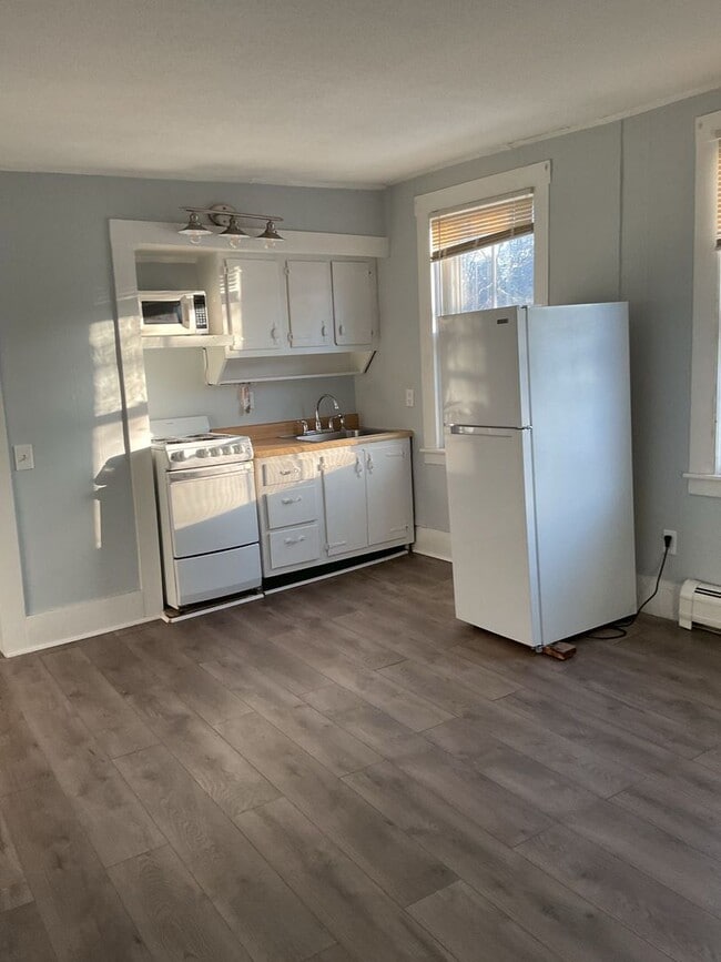 Interior Photo - 38 Railroad St