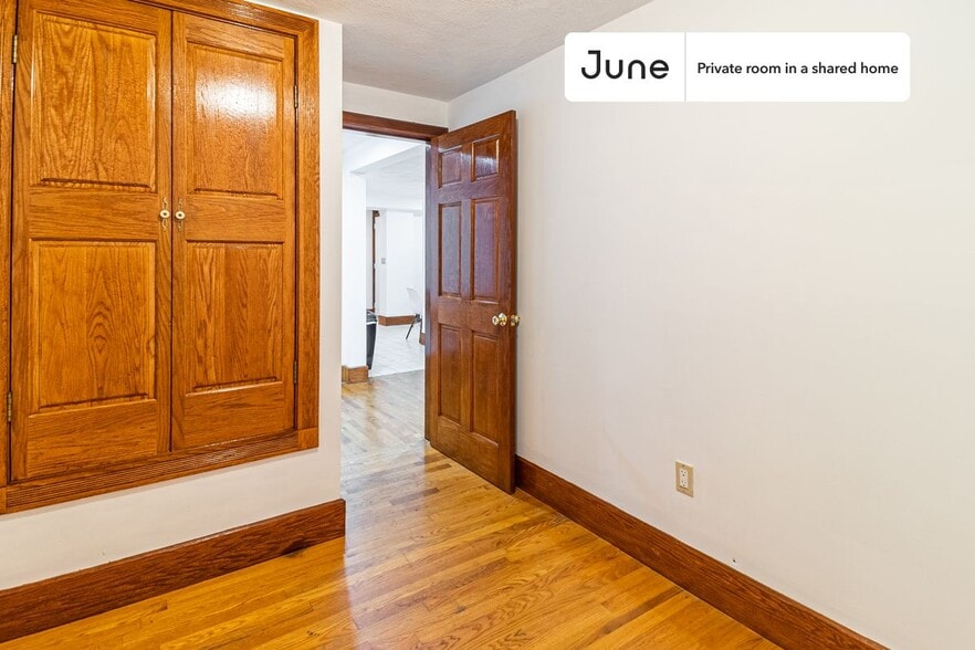 Building Photo - Room in Shared 5 bed/2 bath home in Central Square (Cambridge)