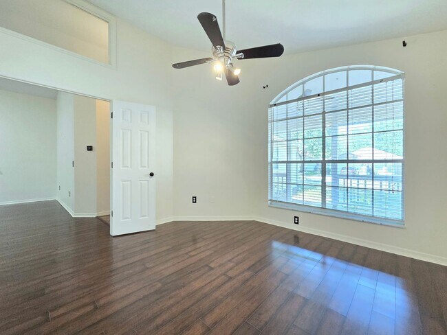 Building Photo - 1008 Royal Oaks Dr