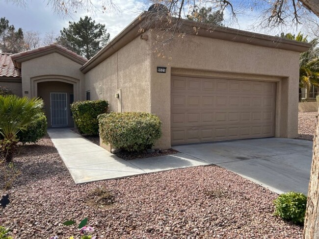 Building Photo - Move in Quick! 2 Bedroom Townhome in Sun C...