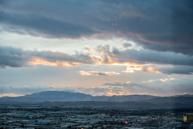 Building Photo - Waldorf Astoria Las Vegas- 1 bed .5 bath on the 39th floor!
