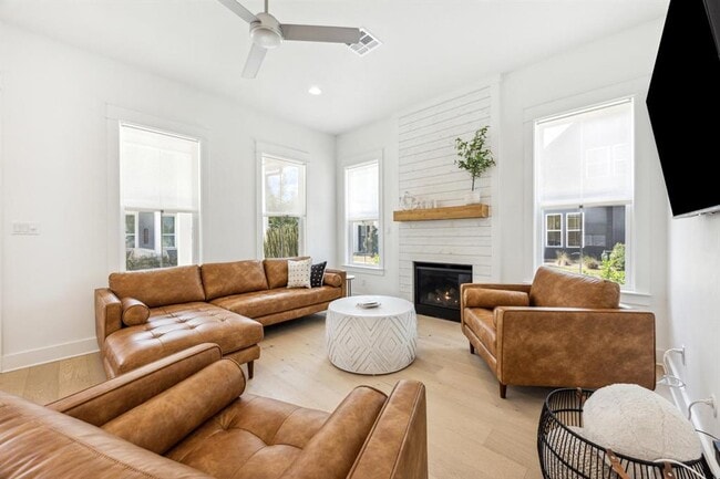 Building Photo - 1034 Grant Wood Ave