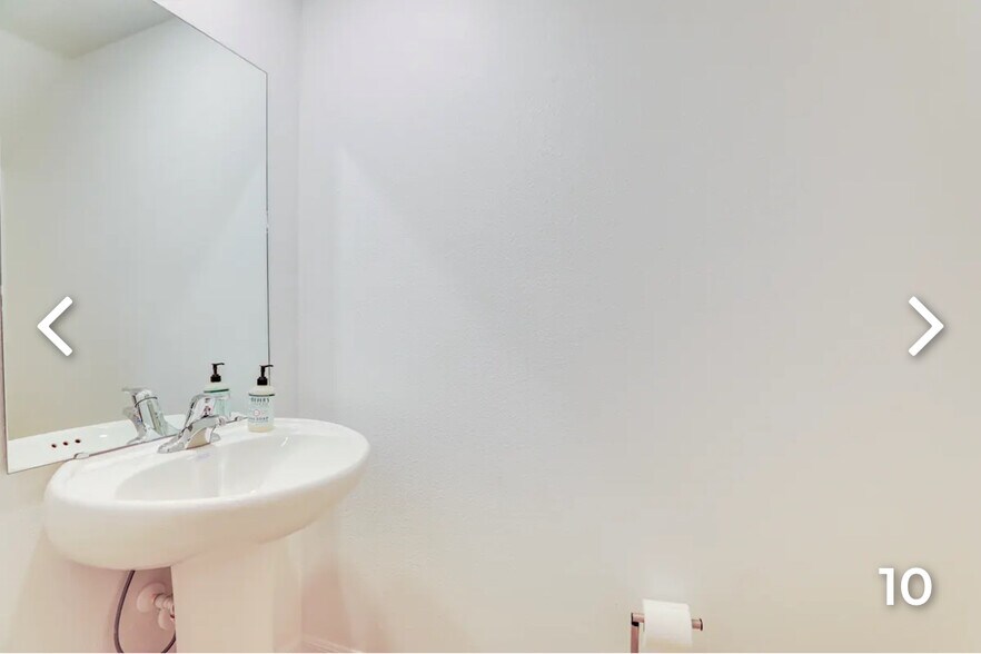 Building Photo - 2579 Sunray Venus Way