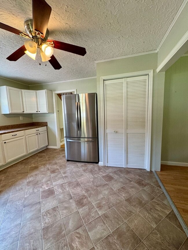 Building Photo - Quaint Country Cottage On Large Lot Near Downtown Blacksburg