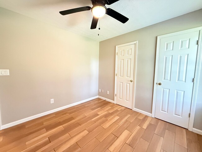Building Photo - 2401 Mona Vista Ct