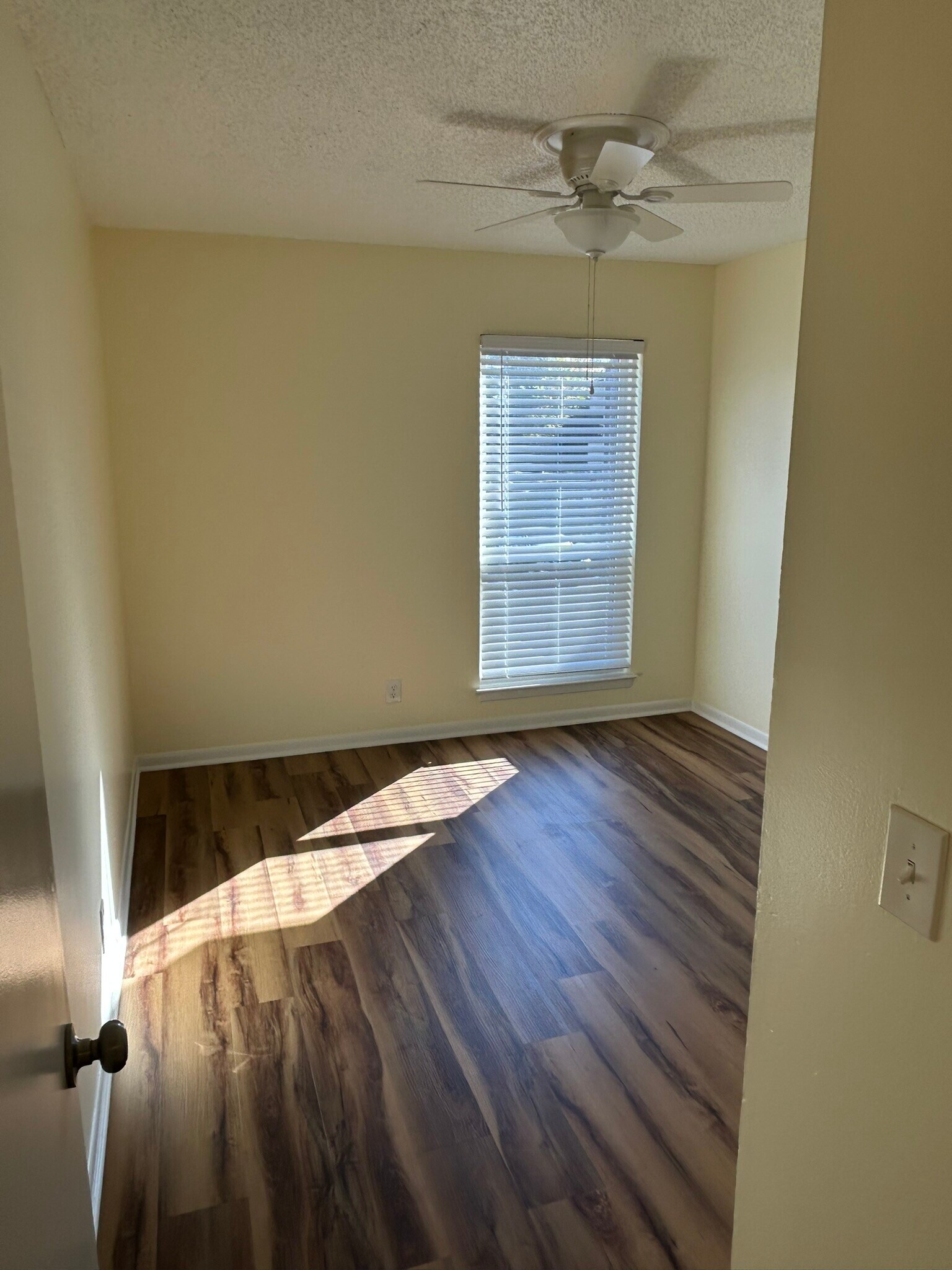 Building Photo - 515 Basswood Ave