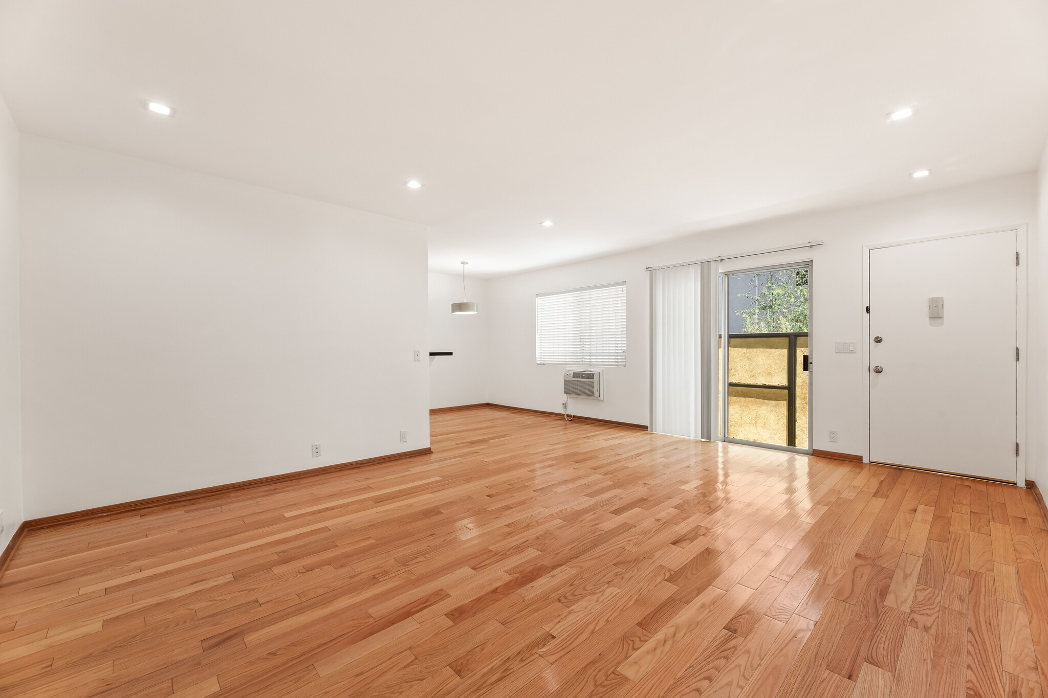 Building Photo - 1608 S Bentley Ave