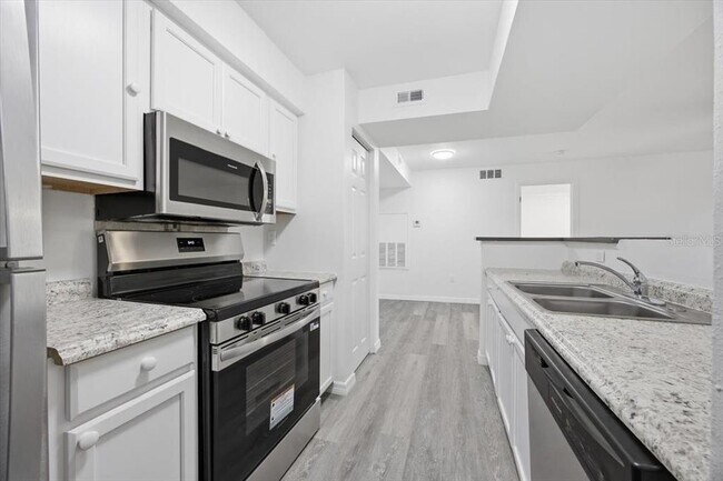 Building Photo - 3028 Parkway Blvd